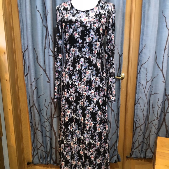 Belle Sky Dresses & Skirts - NWT Belle Sky Xs Lace semi sheer maxi dress